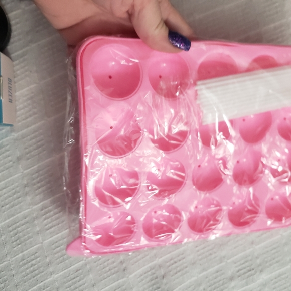 NWT cake pop silicone baking set - Picture 3 of 6